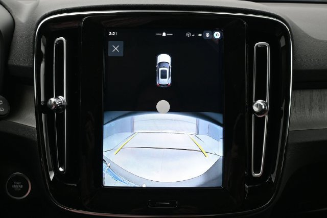 New 2026 Volvo XC40 B4 Core w/ Protection Package Premier FWD image 20