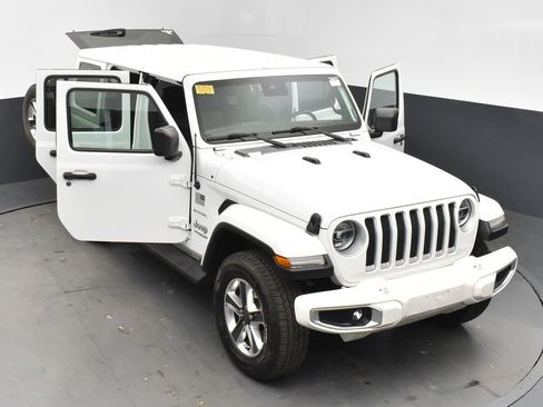 Used 2020 Jeep Wrangler Unlimited Sahara image 31