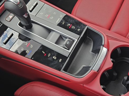 Certified 2026 Porsche Macan GTS AWD/4WD image 20