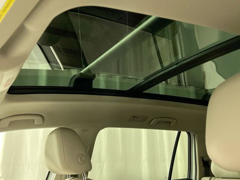 Used 2021 Volkswagen Atlas SE image 24