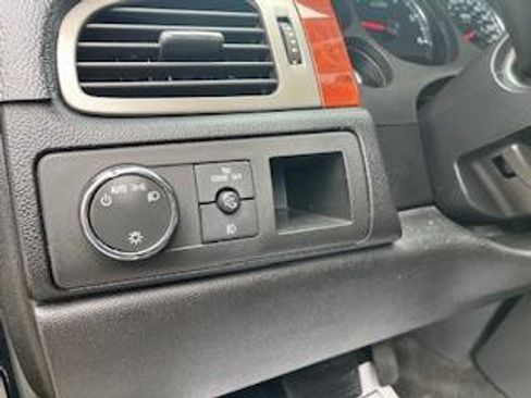 Used 2011 Chevrolet Tahoe LTZ image 29