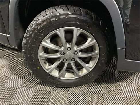 Used 2020 Jeep Cherokee Latitude Plus w/ Cold Weather Group image 35