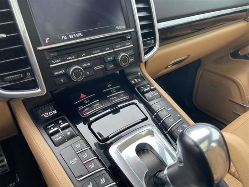 Used 2015 Porsche Cayenne S image 98