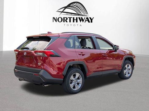 Used 2022 Toyota RAV4 XLE w/ Convenience Package AWD/4WD image 3