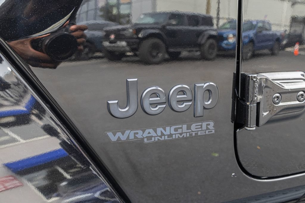 Used 2020 Jeep Wrangler Unlimited Sahara AWD/4WD image 15
