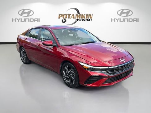Certified 2025 Hyundai Elantra SEL FWD image 3