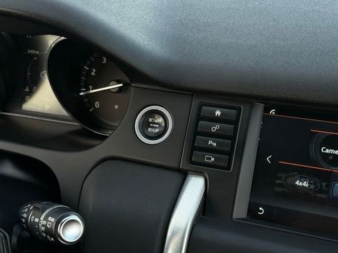 Used 2018 Land Rover Discovery Sport SE image 23