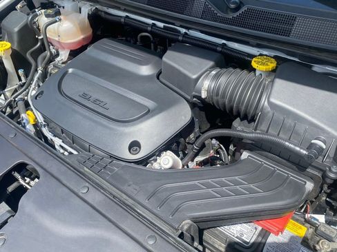 Used 2025 Chrysler Pacifica Select FWD image 13