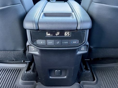 Used 2024 Toyota Grand Highlander AWD image 25