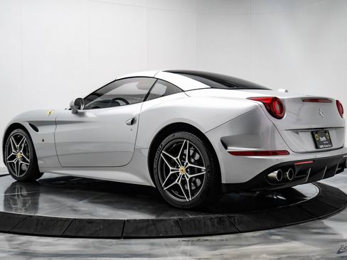 Used 2016 Ferrari California T image 13