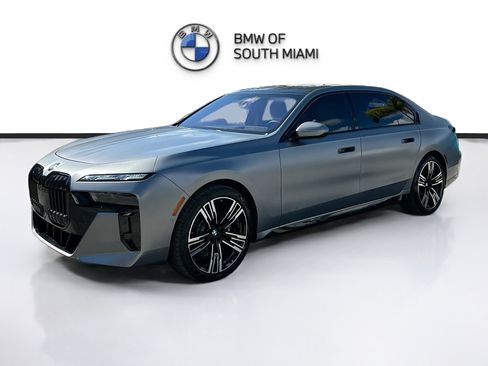 Certified 2023 BMW 760i xDrive image 3
