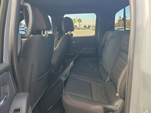 Used 2022 Nissan Frontier PRO-4X image 15