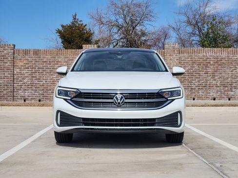 Used 2024 Volkswagen Jetta SEL image 2