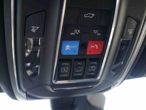 New 2025 Jeep Grand Cherokee Limited w/ Luxury Tech Group II image 30