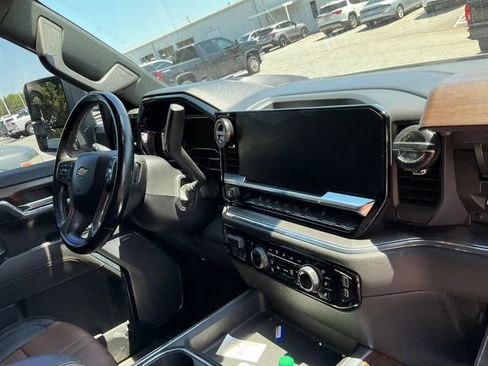Used 2024 Chevrolet Silverado 2500 High Country w/ High Country Premium Package AWD/4WD image 12