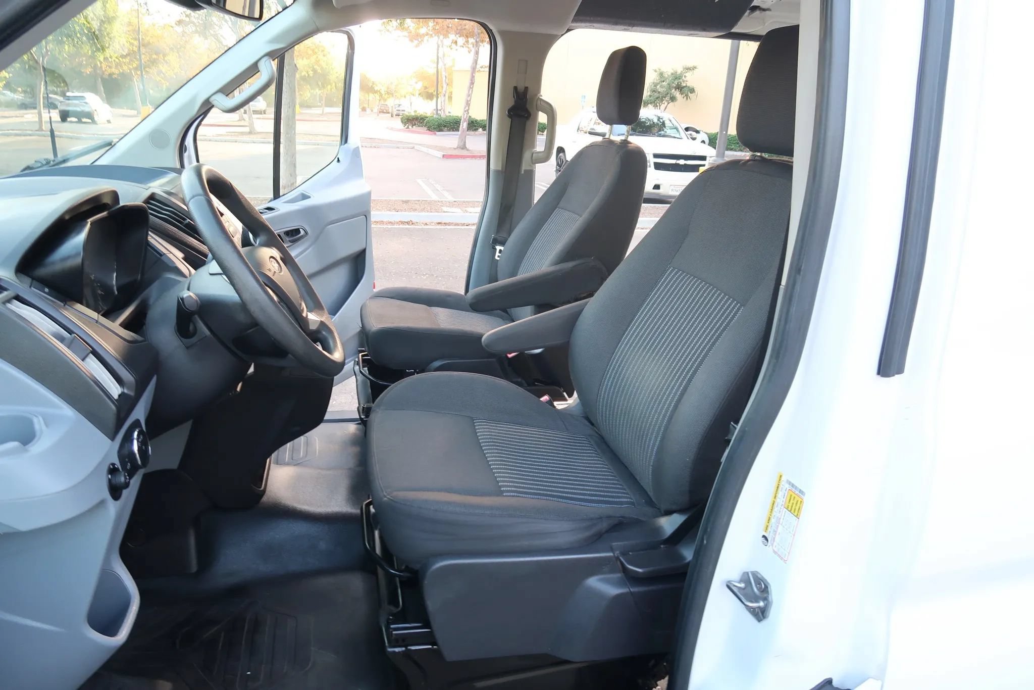 Used 2018 Ford Transit 250 130 Low Roof w/ Exterior Upgrade Package RWD image 12