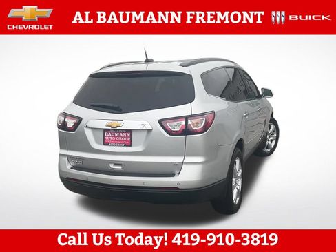 Used 2017 Chevrolet Traverse LT w/ Style and Technology Package FWD image 6