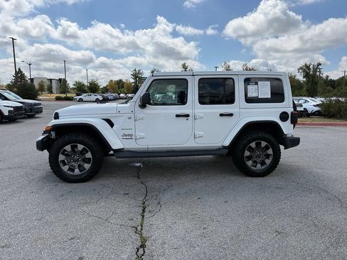 Used 2019 Jeep Wrangler Unlimited Sahara AWD/4WD image 4