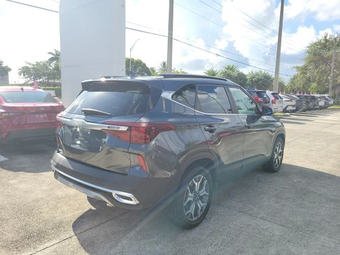 Used 2022 Kia Seltos EX AWD/4WD image 7