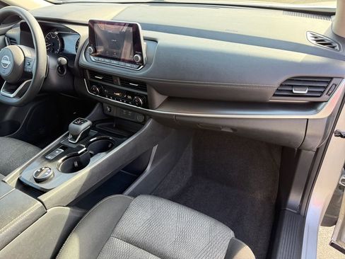 Used 2024 Nissan Rogue SV image 34