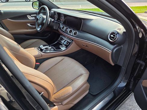 Used 2017 Mercedes-Benz E 400 4MATIC Wagon image 18