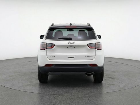 Used 2025 Jeep Compass Latitude AWD/4WD image 7