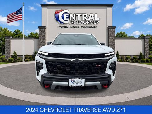 Used 2024 Chevrolet Traverse Z71 AWD/4WD image 5