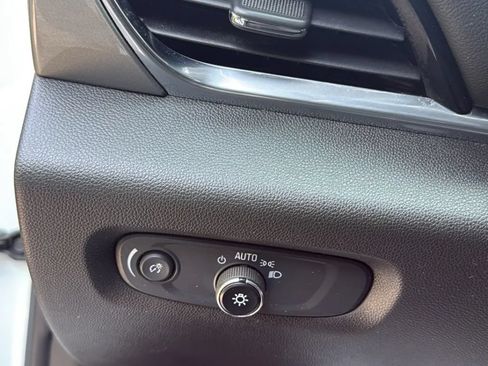 Used 2021 Chevrolet Traverse LS FWD image 15