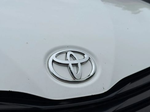 Used 2015 Toyota Sienna L FWD image 32