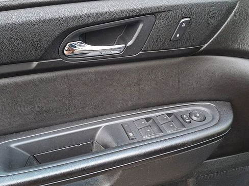 Used 2016 Chevrolet Traverse LT image 13