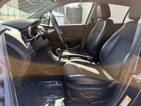 Used 2019 Chevrolet Trax LT w/ Driver Confidence Package AWD/4WD image 11