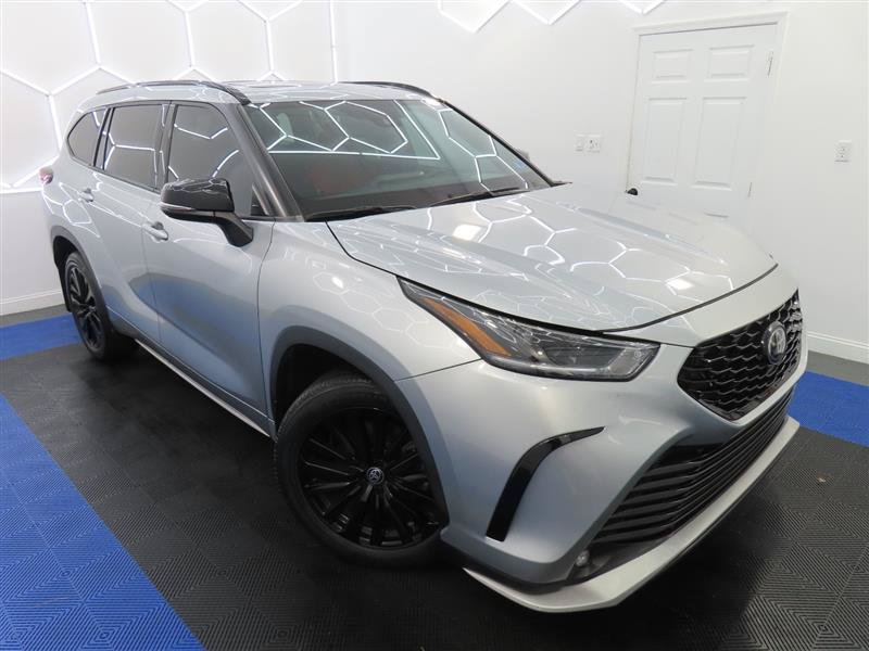 Used 2024 Toyota Highlander XSE FWD image 5