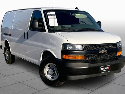 Used 2022 Chevrolet Express 2500 w/ Driver Convenience Package image 2