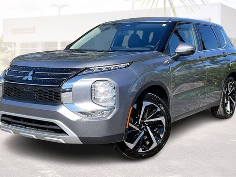 Used 2024 Mitsubishi Outlander SE image 30