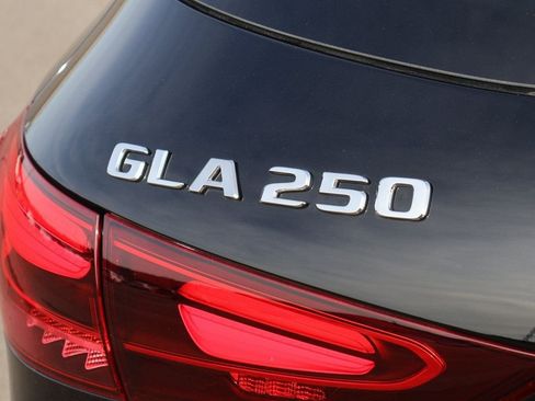 Certified 2025 Mercedes-Benz GLA 250 4MATIC image 8