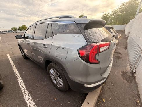Used 2024 GMC Terrain SLT w/ Infotainment Package II FWD image 6