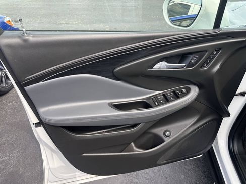 Used 2019 Buick Envision Essence FWD image 11