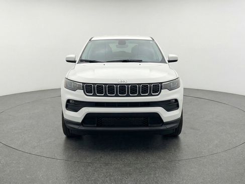 Used 2025 Jeep Compass Latitude AWD/4WD image 2