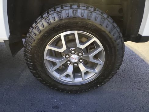 Used 2022 GMC Canyon AT4 w/ Trailering Package image 10