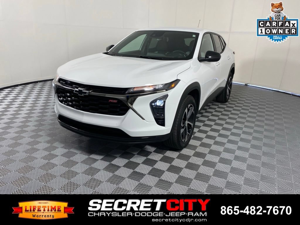 Used 2026 Chevrolet Trax RS FWD image 3