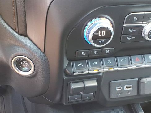Used 2019 GMC Sierra 1500 AT4 w/ AT4 Premium Package AWD/4WD image 32