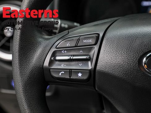 Used 2022 Hyundai Kona SE w/ Winter Weather Package image 15