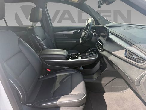 Used 2025 Buick Enclave Preferred image 8