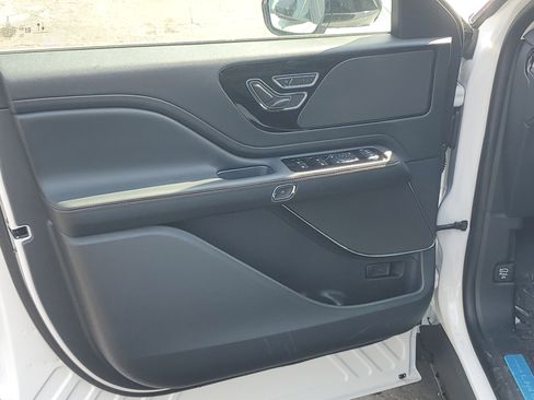 New 2026 Lincoln Aviator AWD image 7