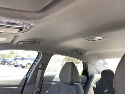 Used 2024 Hyundai Elantra SEL FWD image 33