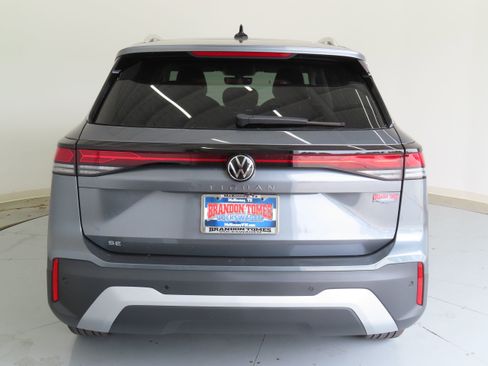New 2025 Volkswagen Tiguan SE image 5