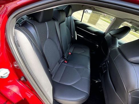Used 2022 Toyota Camry XLE w/ Navigation Upgrade Package image 24