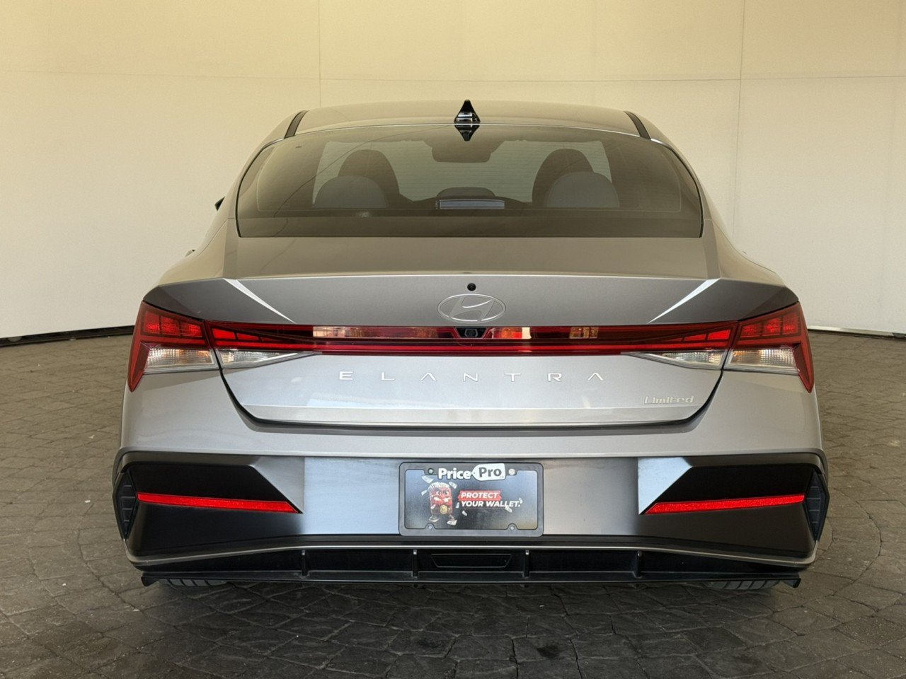 Used 2025 Hyundai Elantra Limited FWD image 6