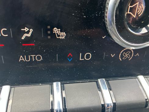 Used 2025 GMC Acadia Elevation FWD image 28