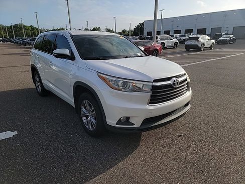 Used 2016 Toyota Highlander Plus image 2